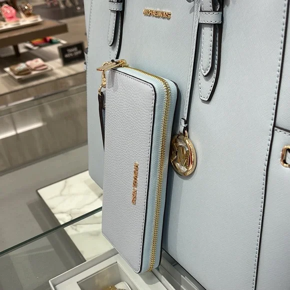 MICHAEL KORS LARGE TRAVEL CONTINENTAL WRISTLET WALLET PHONEHOLDER Vista Blue